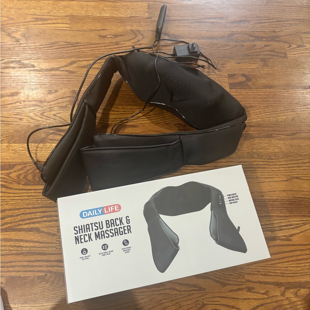 NIB Daily Life Shiatsu Neck & Back Massager with Soothing Heat, Deep Tissue